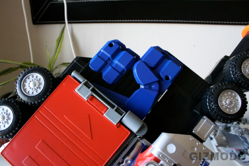 Illustration for article titled Optimus Prime Voice-Changing Helmet and Battle Blaster Review